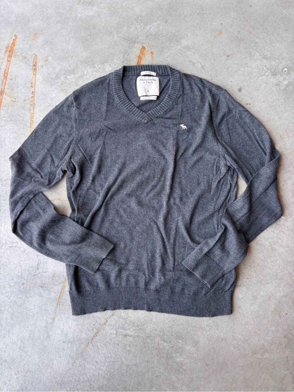 Abercrombie & Fitch Men's Charcoal V-Neck Muscle Cashmere Cotton Blend Sweater